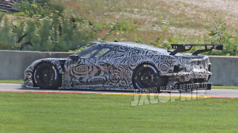 Illustration for article titled Mid-Engine Corvette C8.R: The Best Look Yet